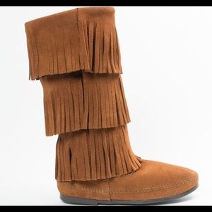 Minnetonka 3 layer fringe boots size 9